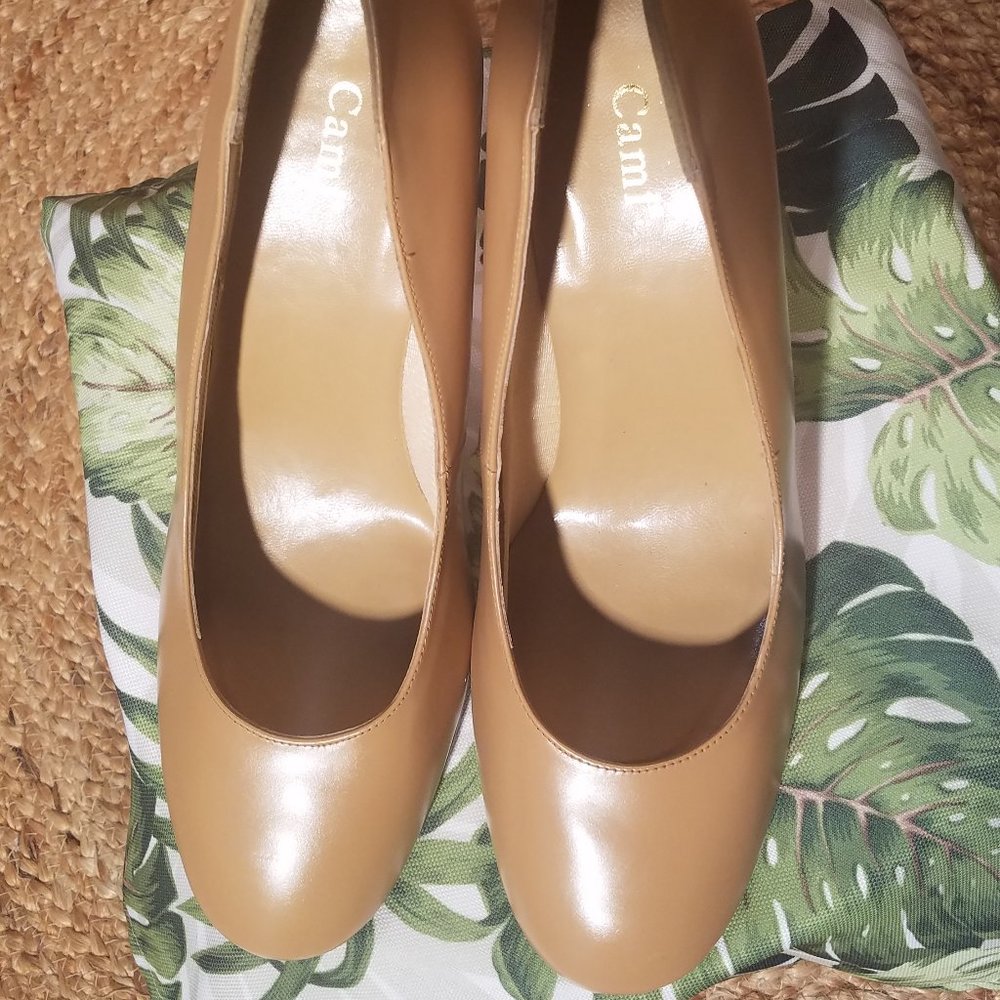 Cami Women's 3 1/2 Heel Pumps, Beige, Size 9W, Genuine Leather, New without box.